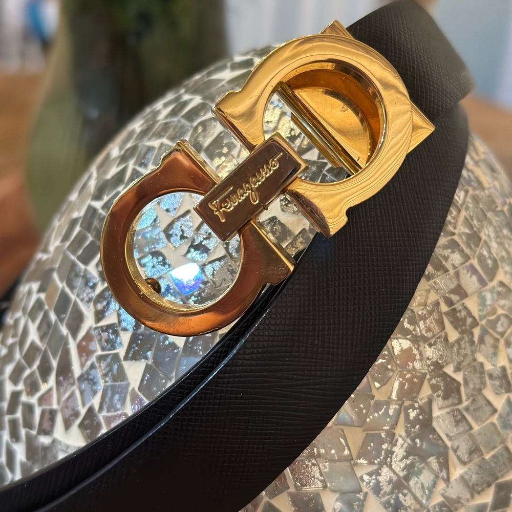 Salvatore Ferragamo Black and Gold leather Belt - Picture 2 of 16
